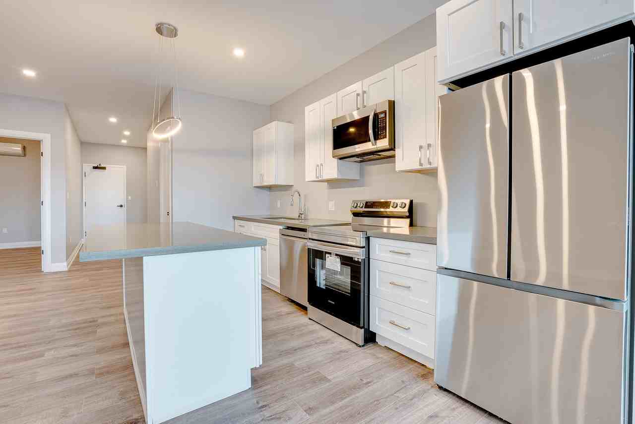 39 Kent St N - Photo 3 of 50