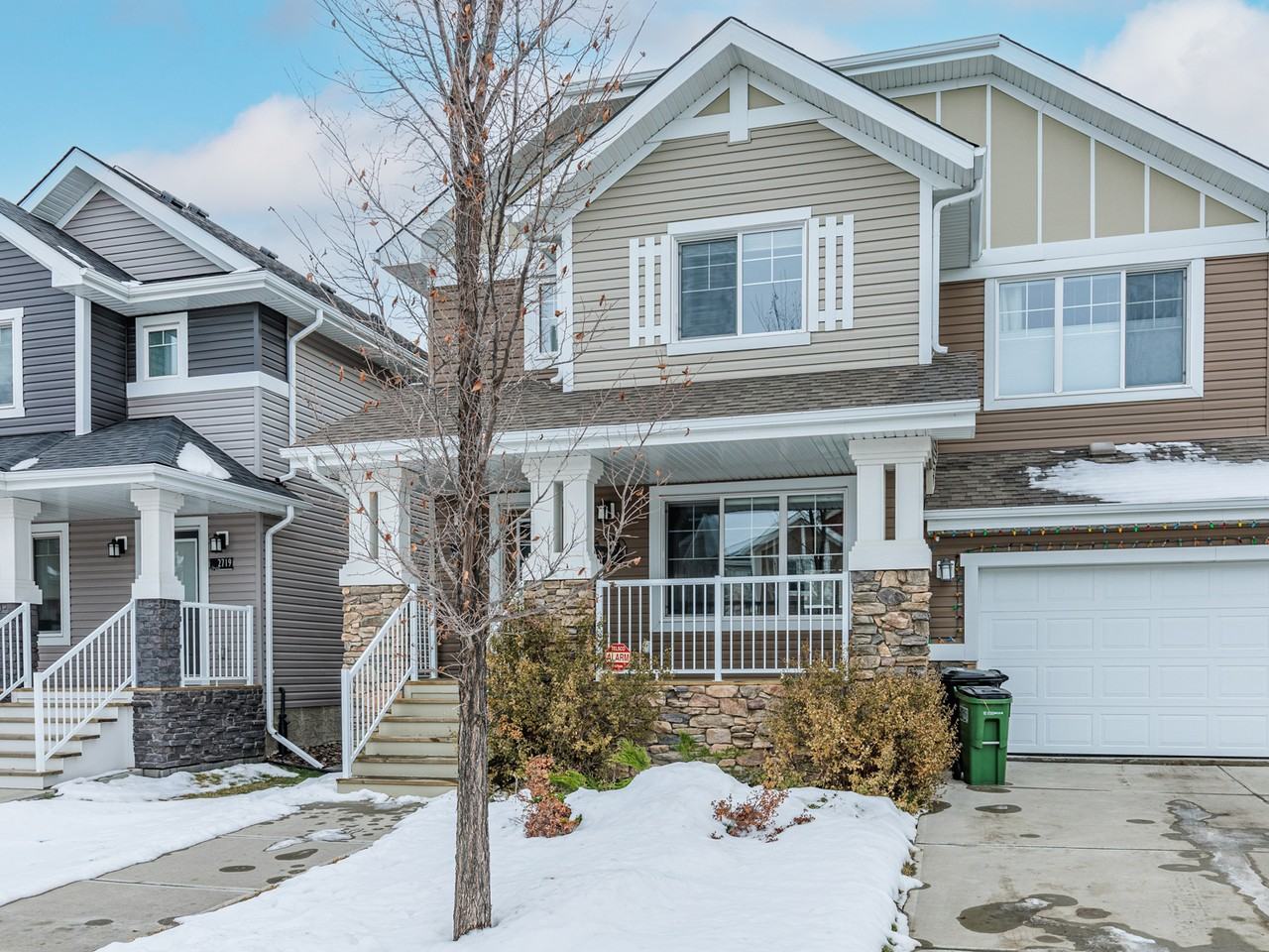 Spacious 3 bed 2.5 bath duplex*Double Garage*Finished Basement*Deck* - Photo 3 of 47