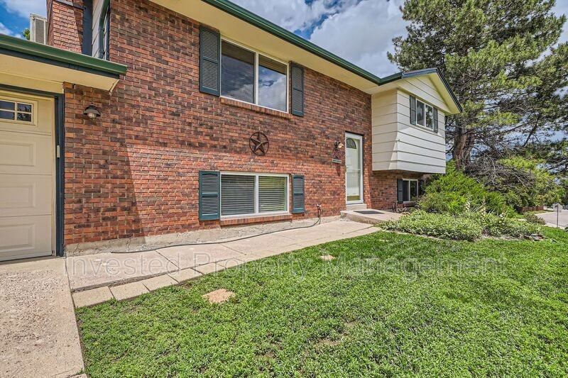 306 Helena Cir - Photo 2 of 17