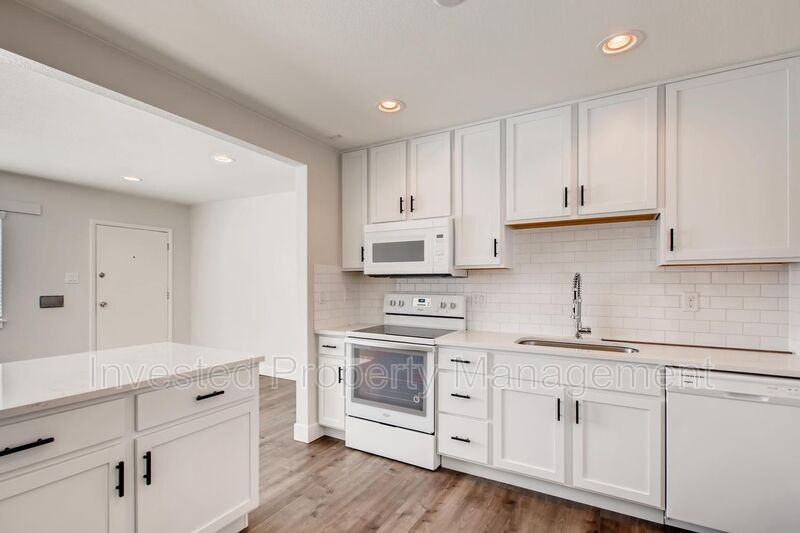 3330 N Cook St - Photo 5 of 11