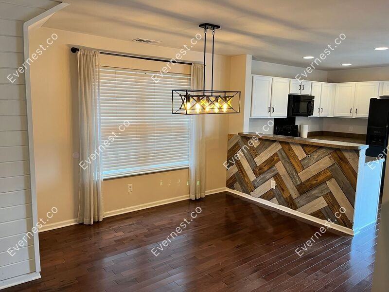 1410 Riverbrook Dr - Photo 3 of 19