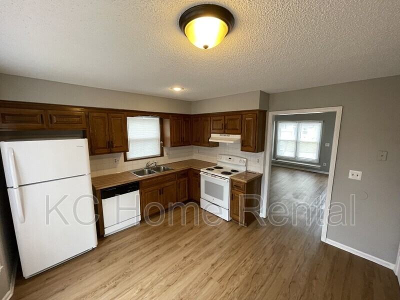 1418 Se 7th Pl - Photo 2 of 22