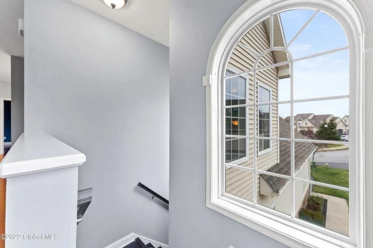 56 Beacon St - Photo 2 of 12