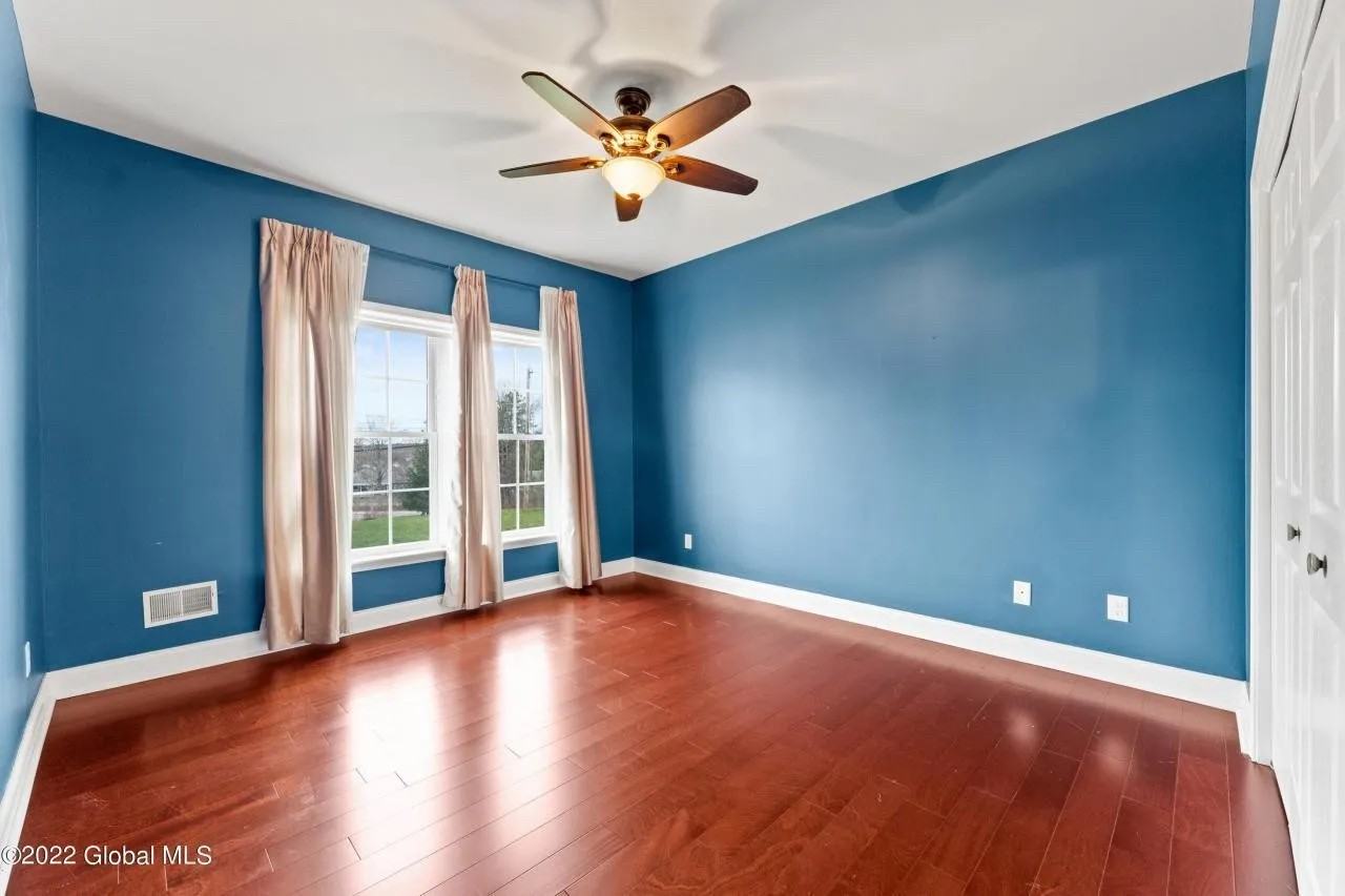 56 Beacon St - Photo 3 of 12