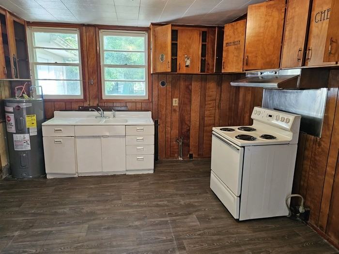 2020 E 3rd St - Photo 3 of 10