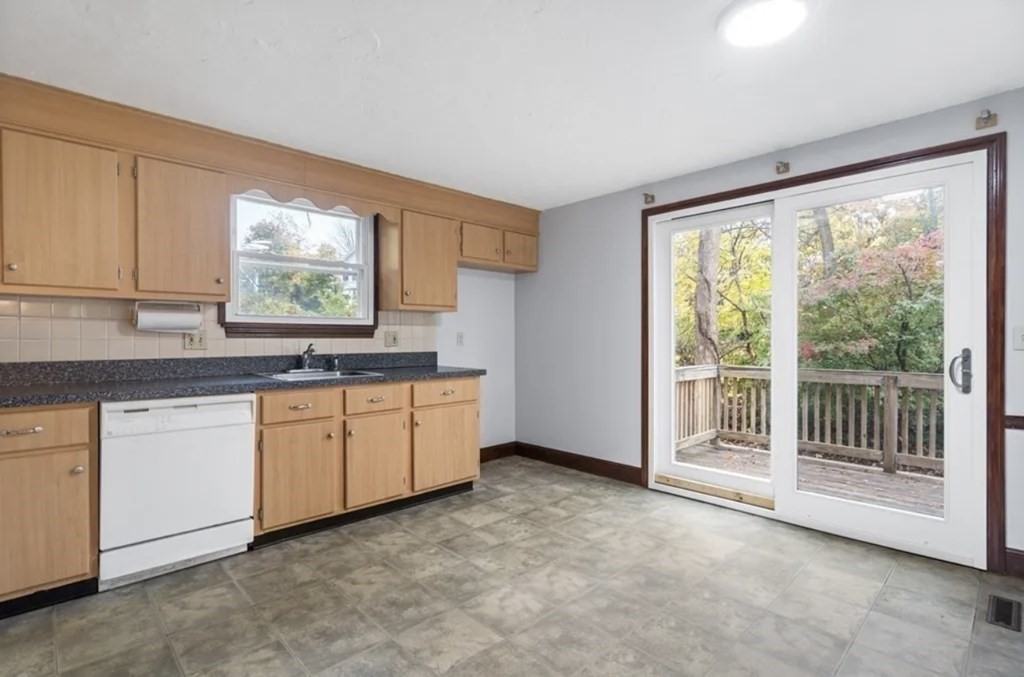 24 Bows Ln #24 - Photo 2 of 15