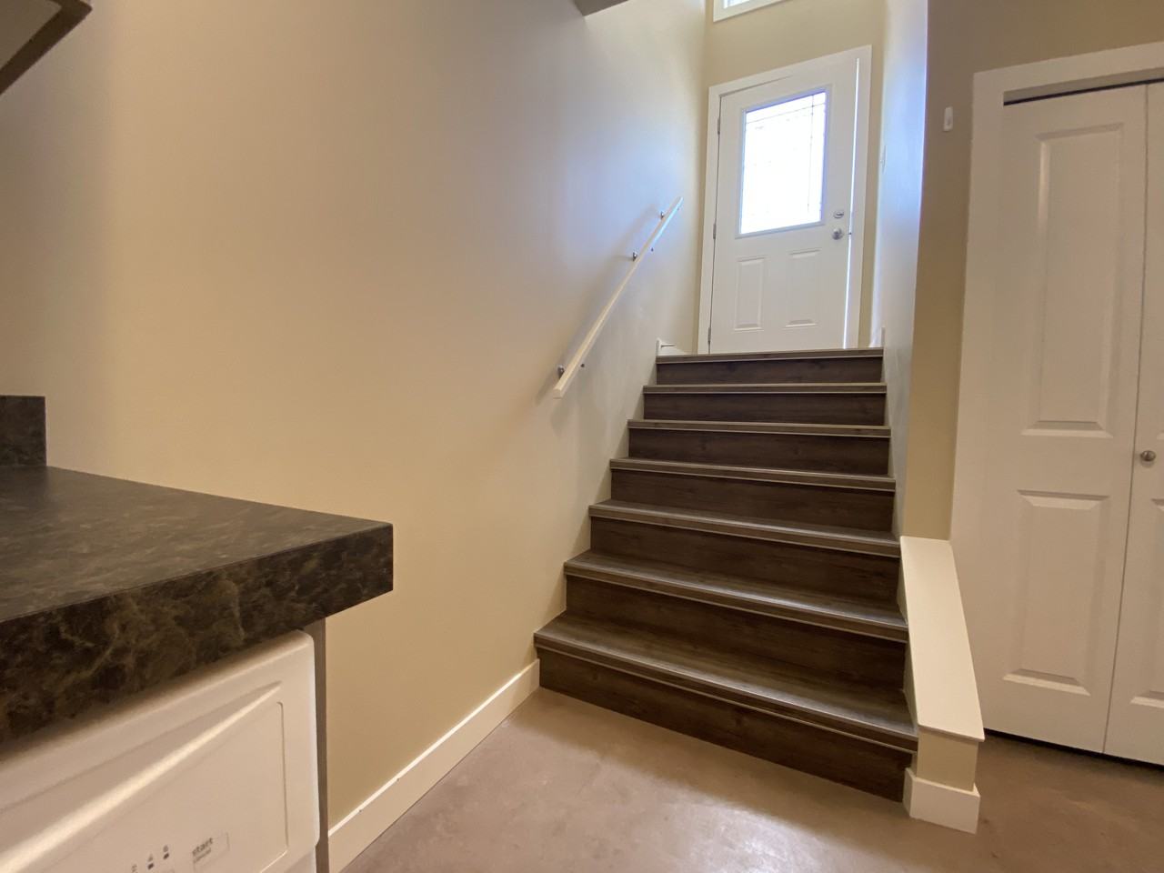 9209 93 Avenue - Photo 2 of 8