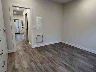 352 Hirst Ave W #7 - Photo 7 of 9