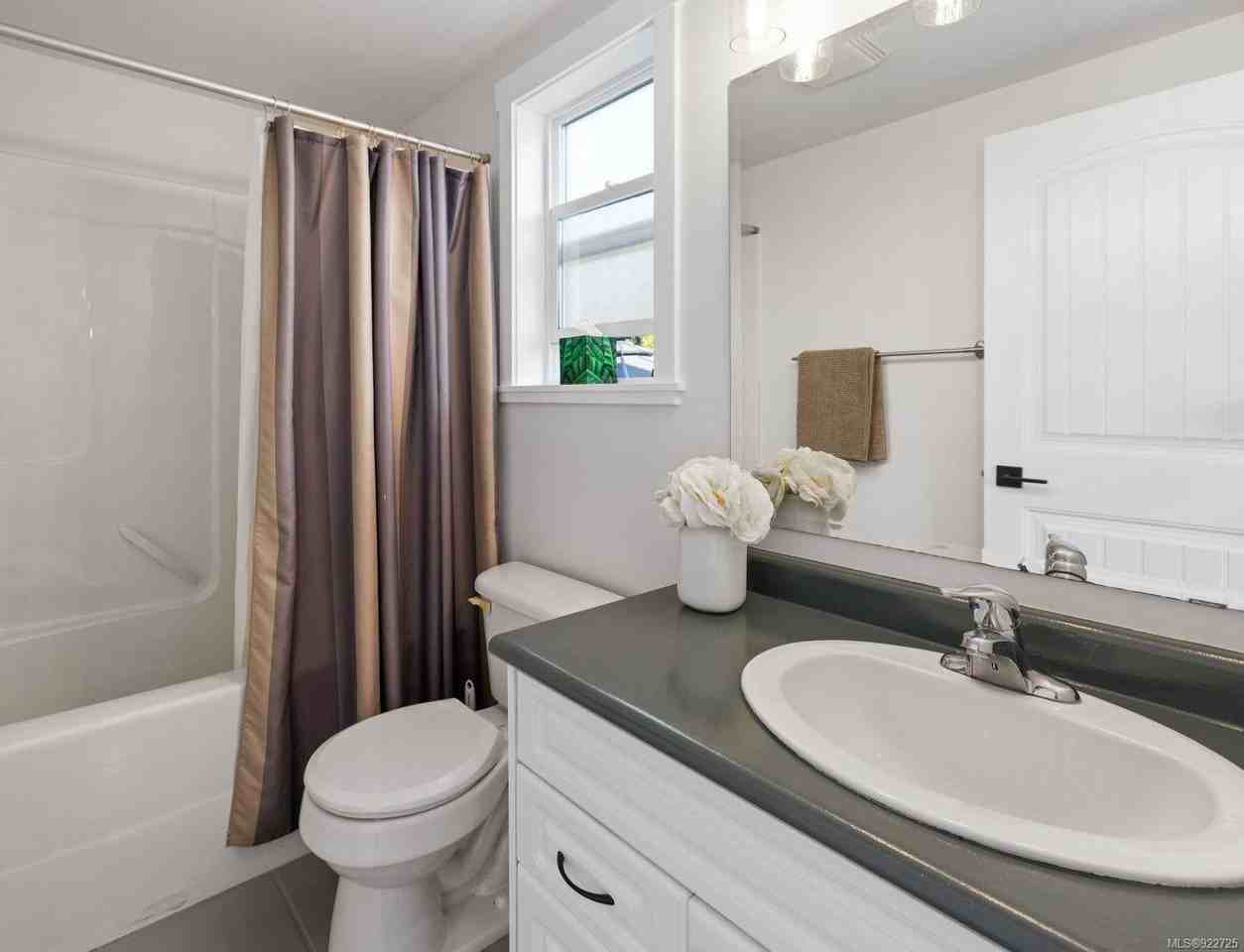 1565 Nimpkish Pl #1 - Photo 2 of 21