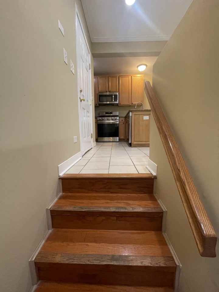 2728 West Lunt Avenue #1N - Photo 4 of 7