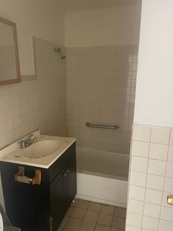 438 Webster Ave - Photo 4 of 5