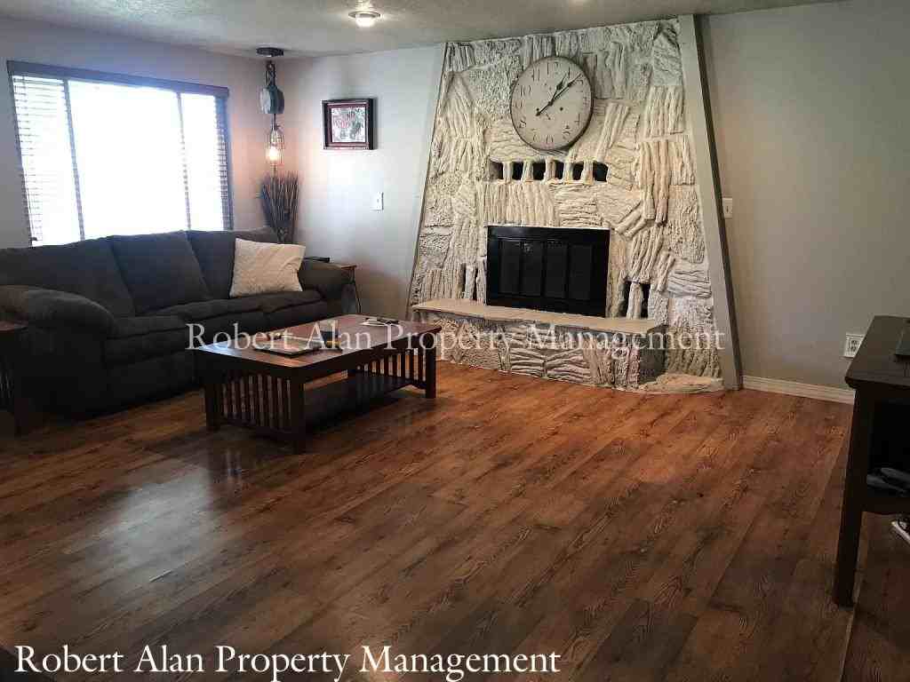 4519 Sw Olson Ave - Photo 3 of 5