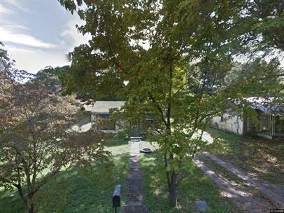 303 Glenn St - Photo 2 of 2