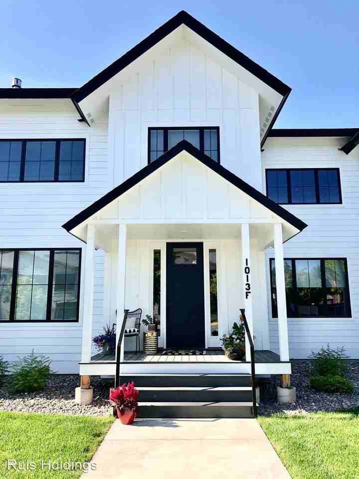 1022 E. 8th Street - Photo 2 of 30