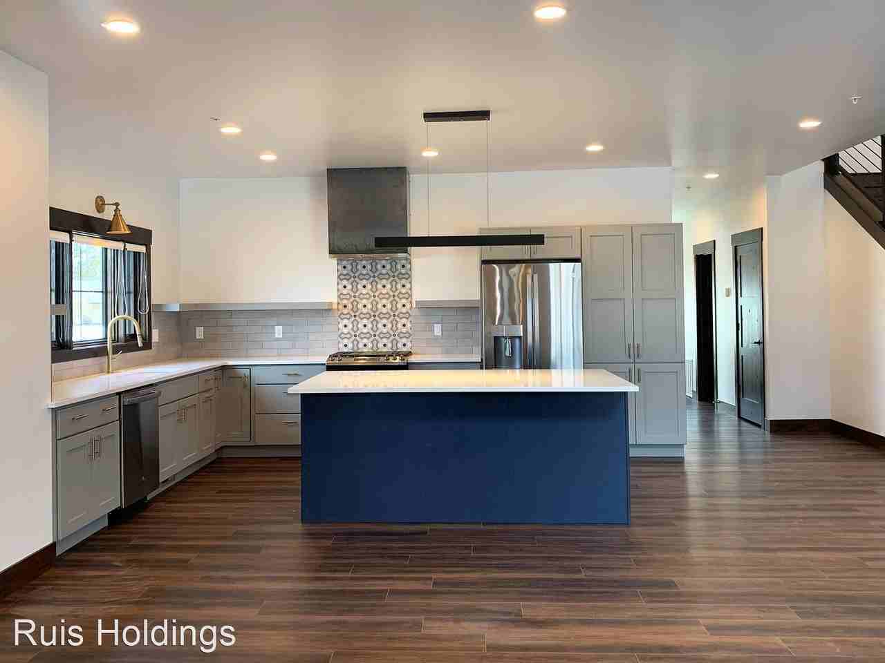 1022 E. 8th Street - Photo 3 of 30