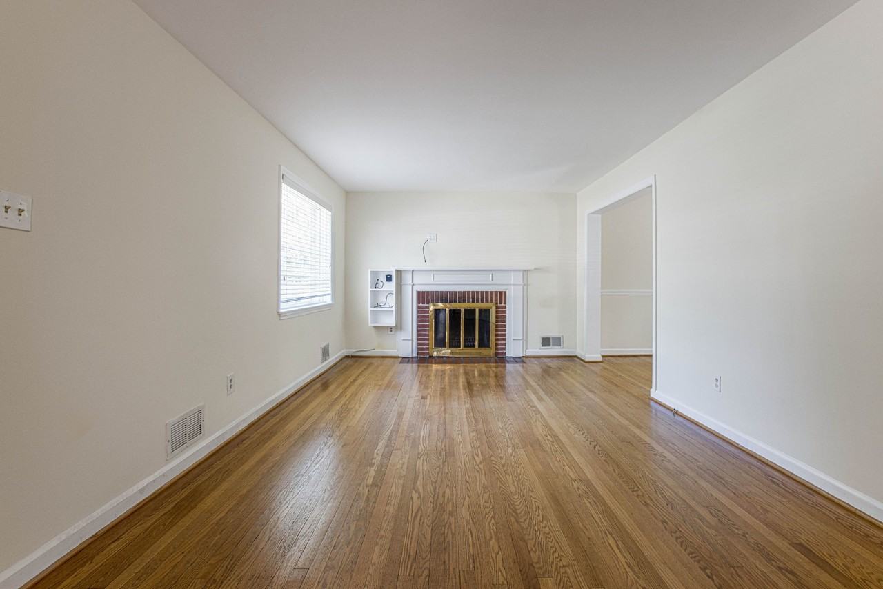 2509 Crest Ave - Photo 2 of 44