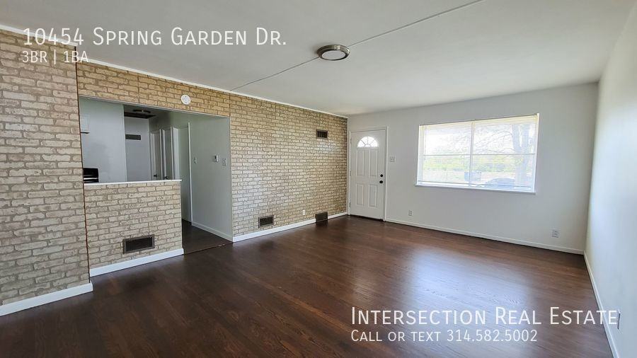 10454 Spring Garden Dr - Photo 2 of 12