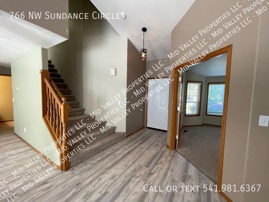 766 Nw Sundance Cir - Photo 2 of 19