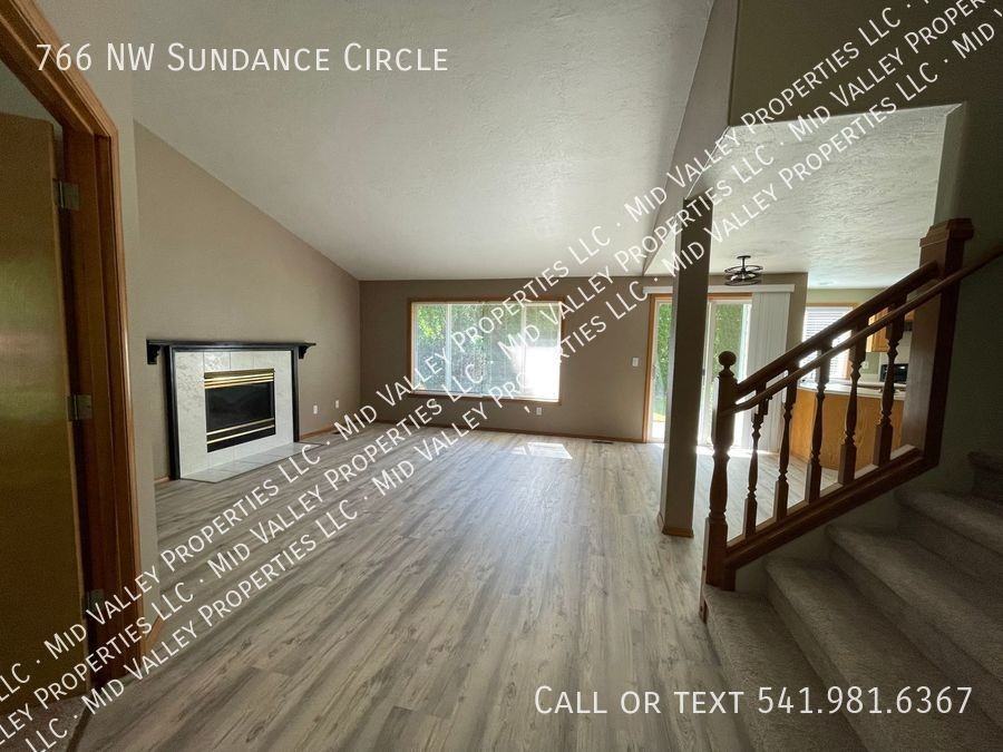 766 Nw Sundance Cir - Photo 3 of 19