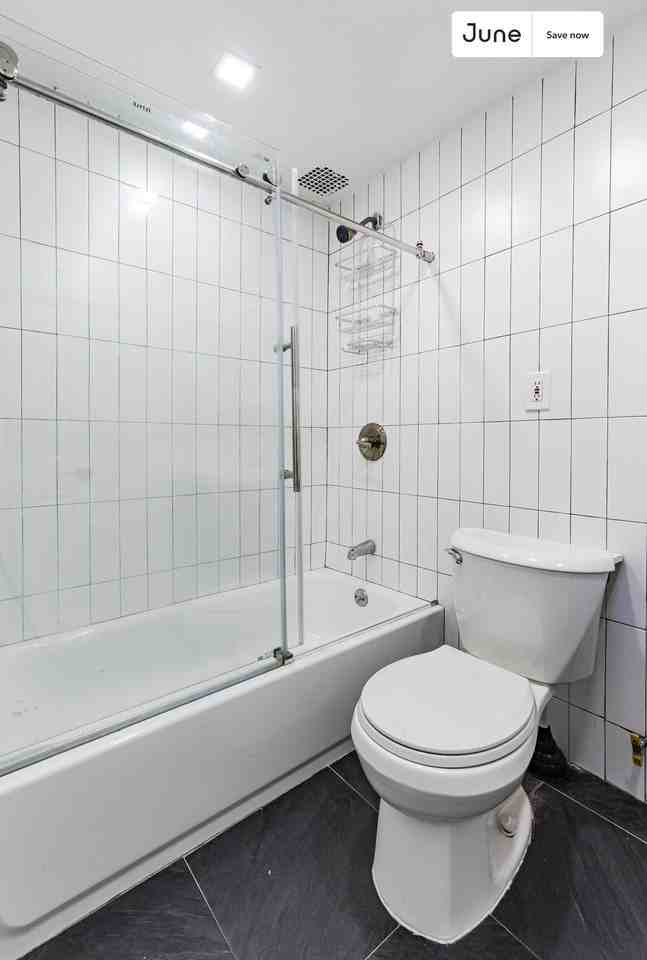 324 1/2 E 8th St #3B - Photo 4 of 12