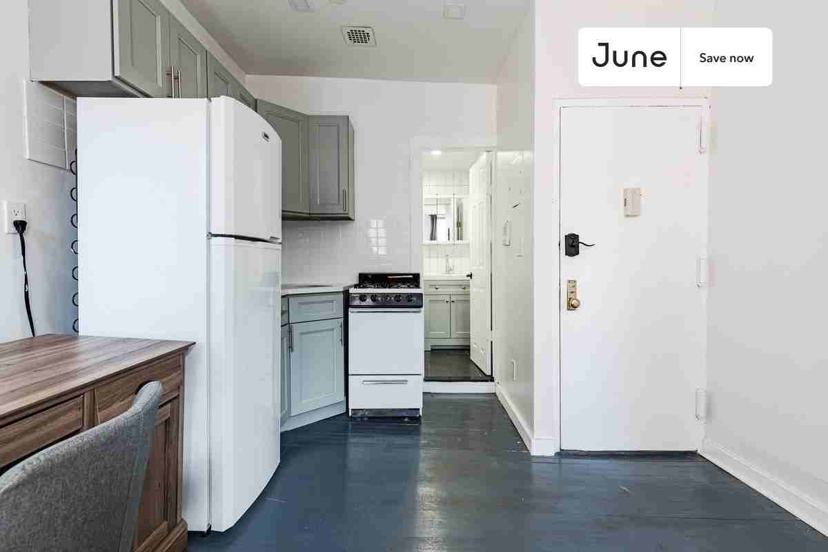 324 1/2 E 8th St #3B - Photo 5 of 12