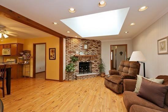 2424 Capri Dr - Photo 3 of 12