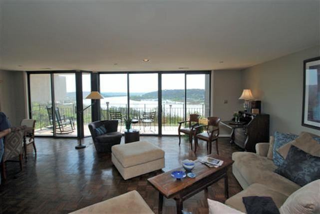 415 Bond Pl - Photo 2 of 15