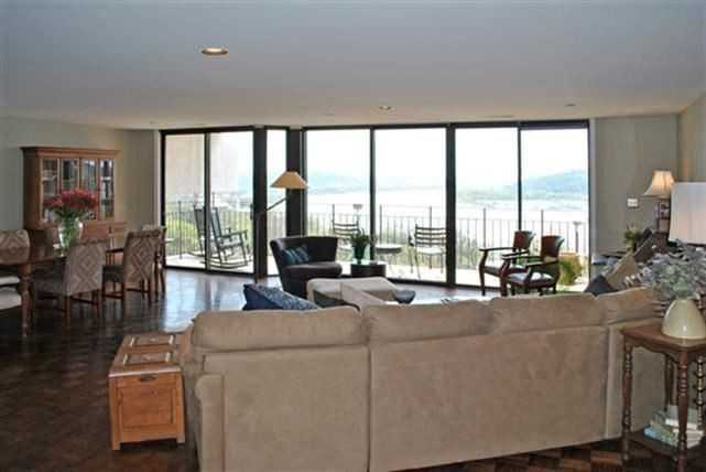 415 Bond Pl - Photo 3 of 15