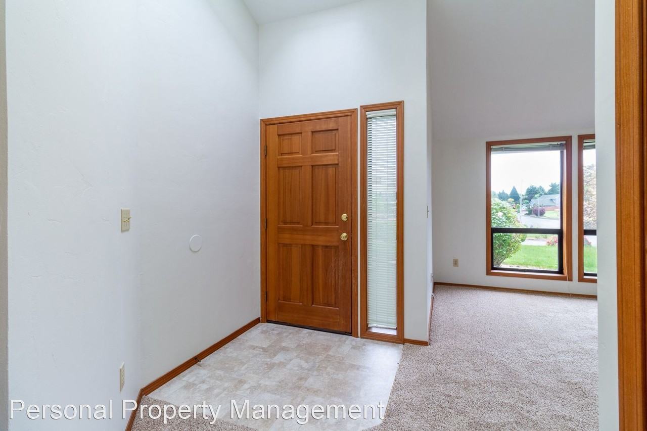 1316 Nw 97th St - Photo 3 of 20