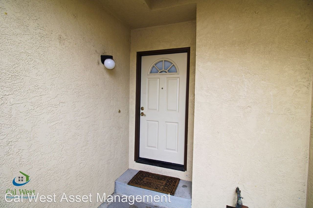 78 Washington Square Dr - Photo 2 of 31