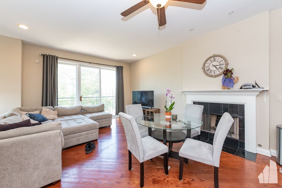 2535 W Flournoy St #2 - Photo 4 of 14