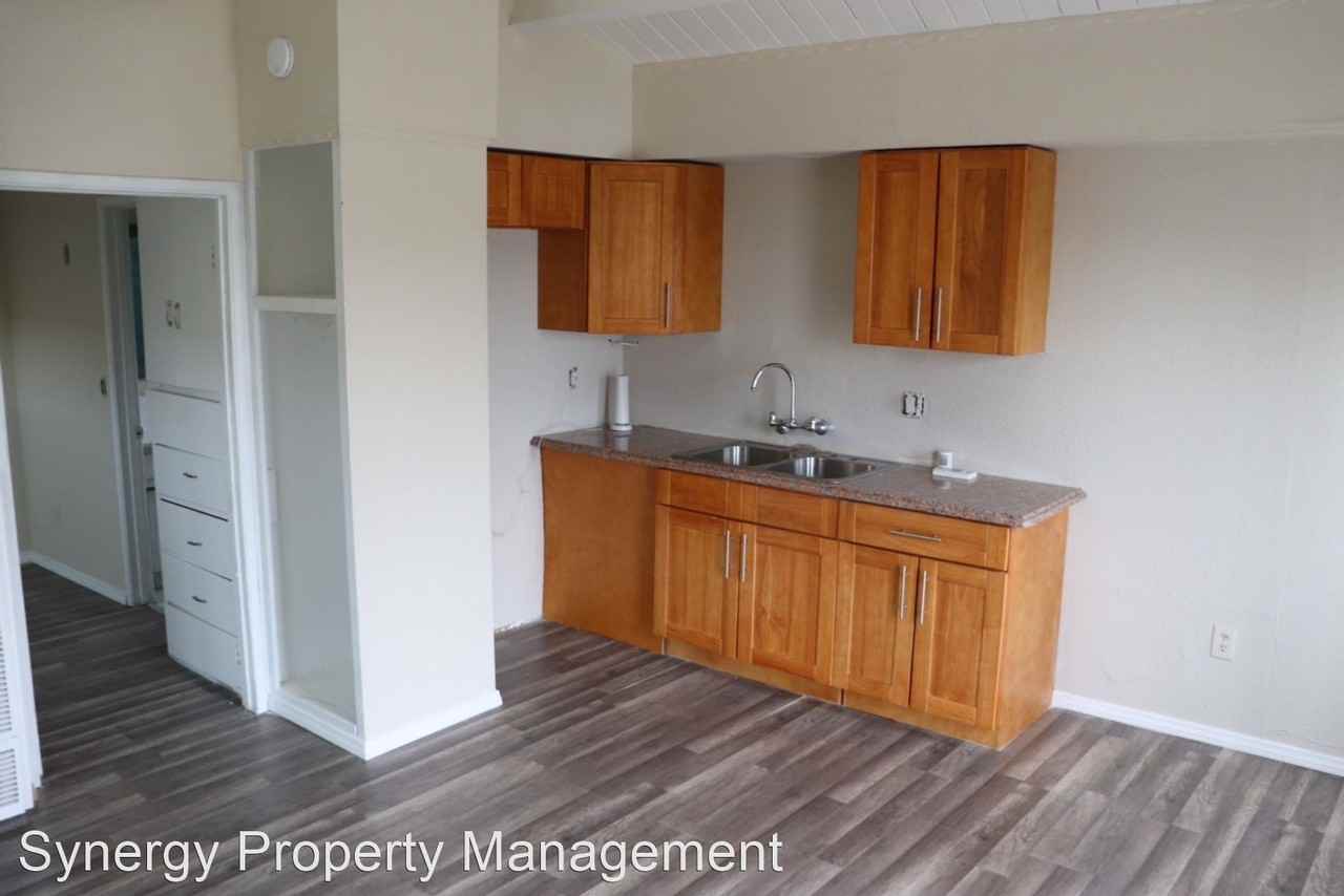 1403 Yosemite Dr - Photo 3 of 6