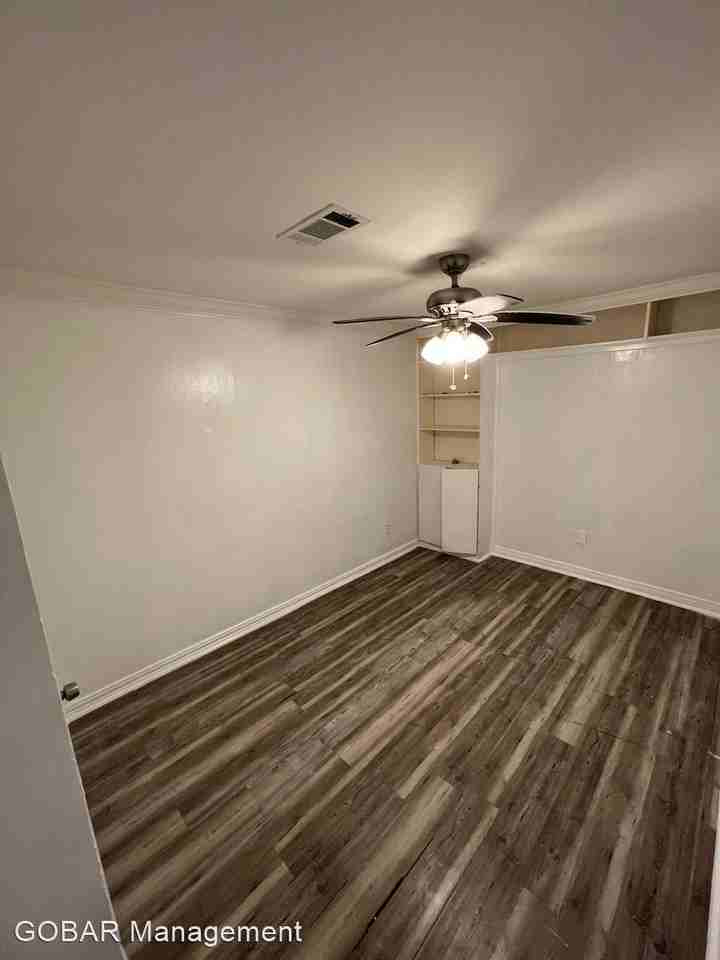 2390 Primrose St - Photo 3 of 7