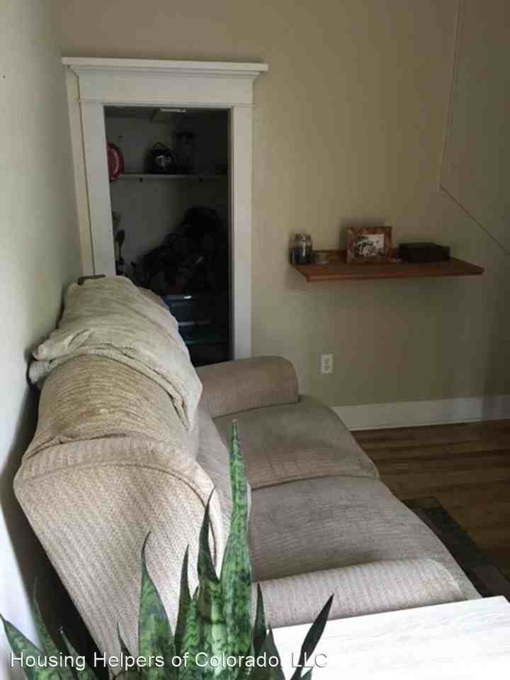 2725 8th St #C - Photo 3 of 11