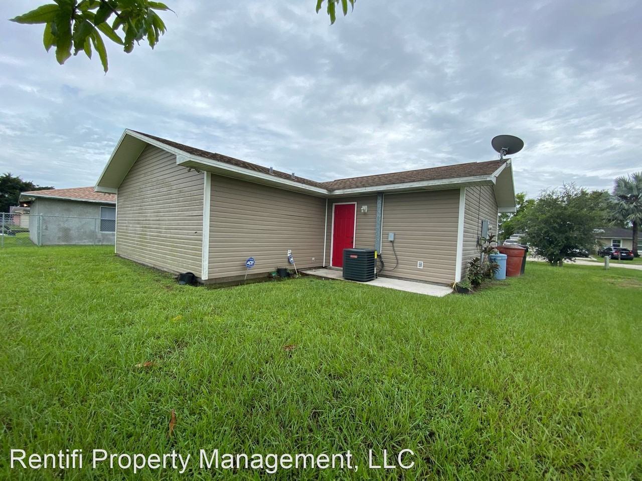 3719 Suntrust Dr - Photo 3 of 14