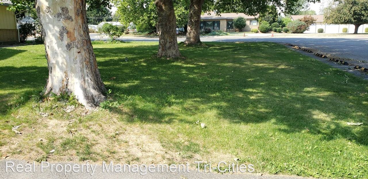 900 9th St - Photo 2 of 16