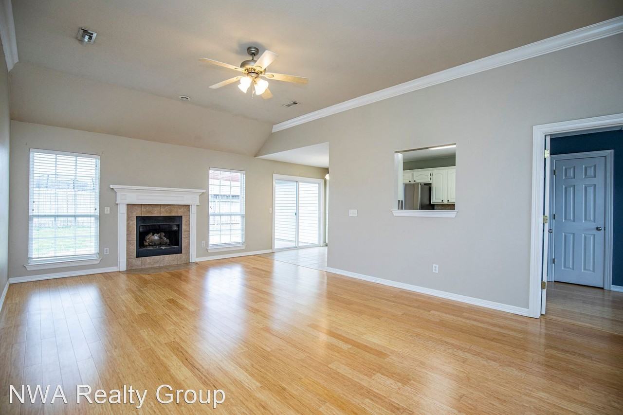 518 Topaz St - Photo 3 of 22