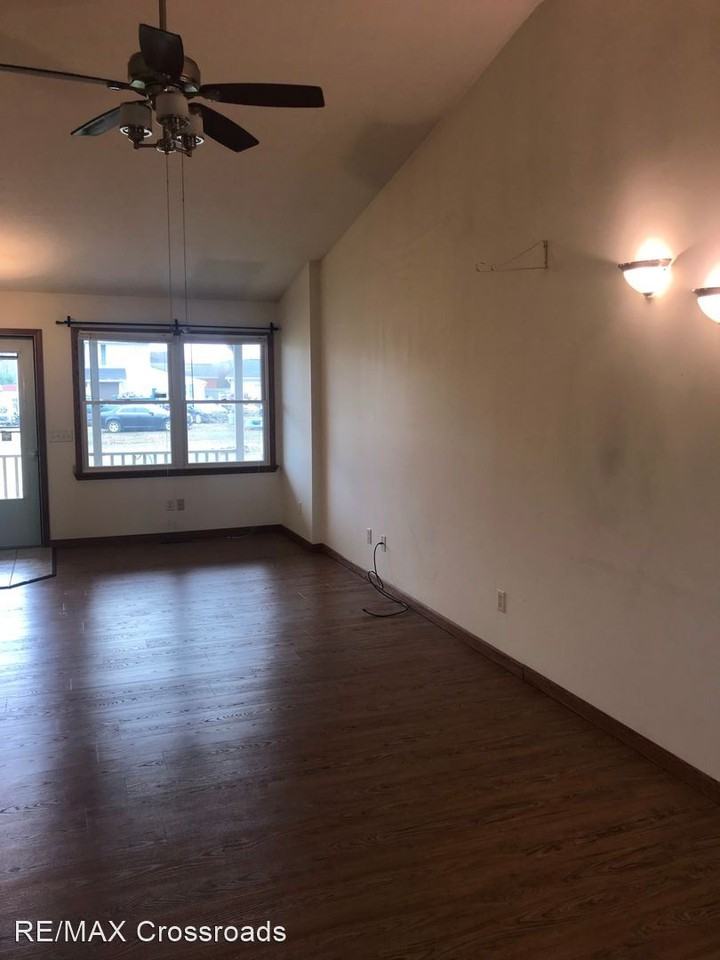 810-812 Goshen Ave SE - Photo 2 of 15