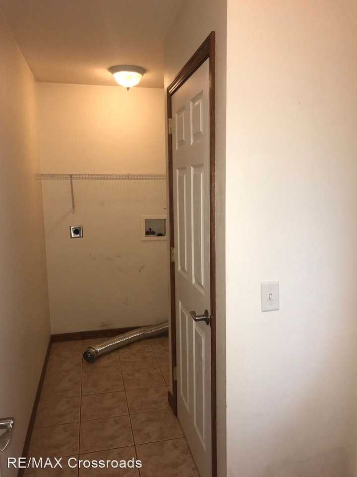 810-812 Goshen Ave SE - Photo 3 of 15