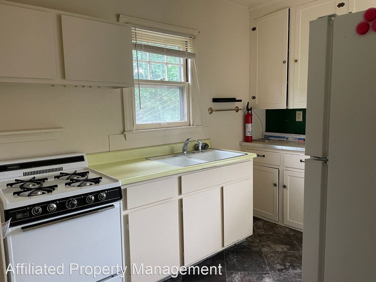 640 Central Ave - Photo 3 of 6