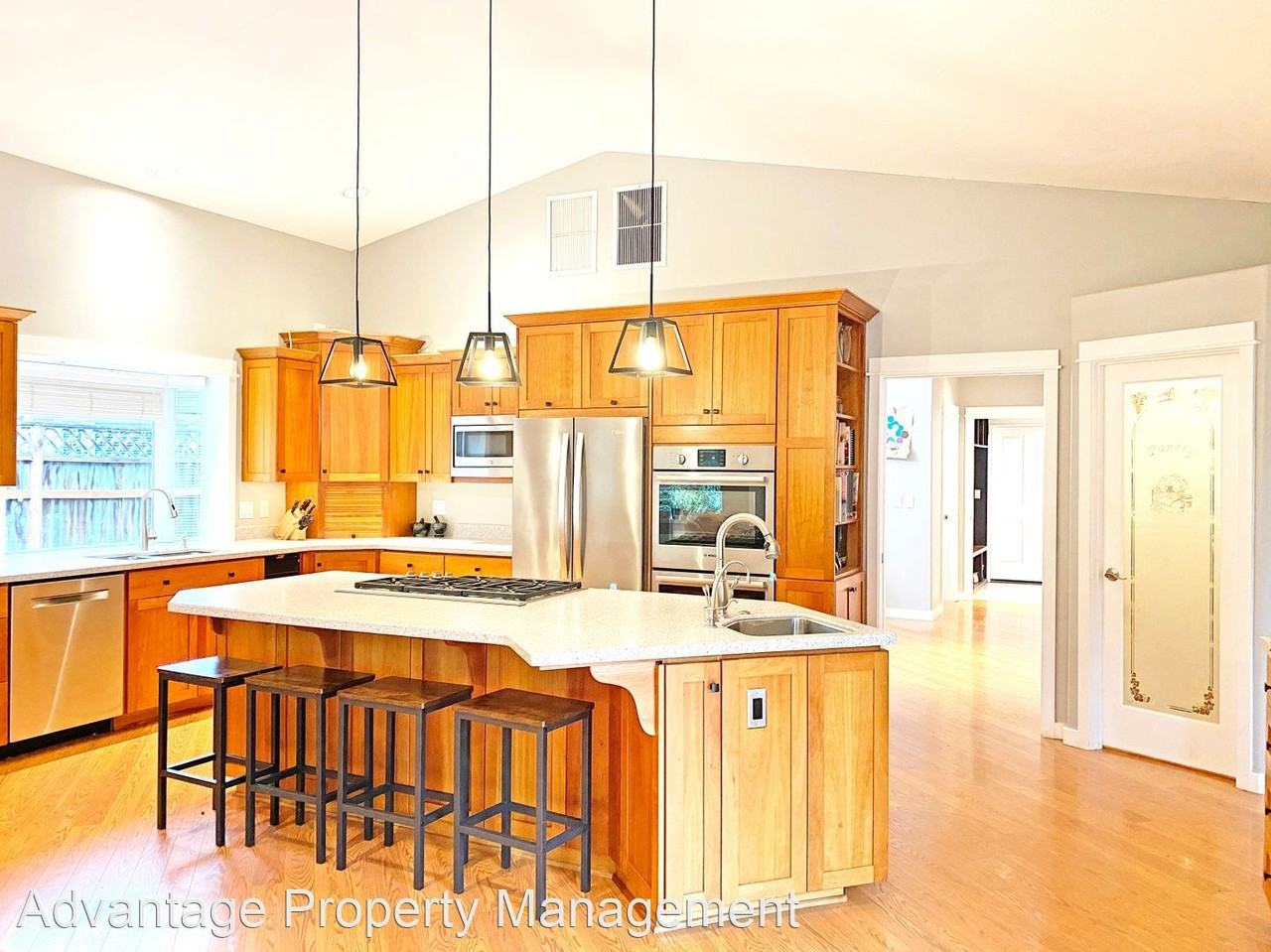 2733 Nw Monterey Dr - Photo 3 of 33