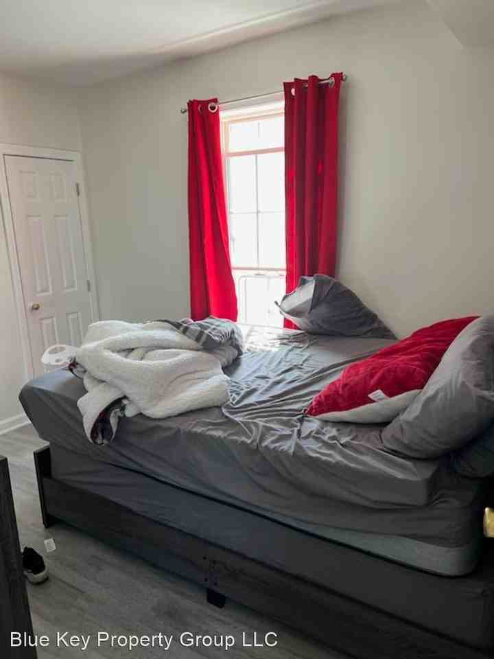 43-45 Merchants Ave - Photo 3 of 5