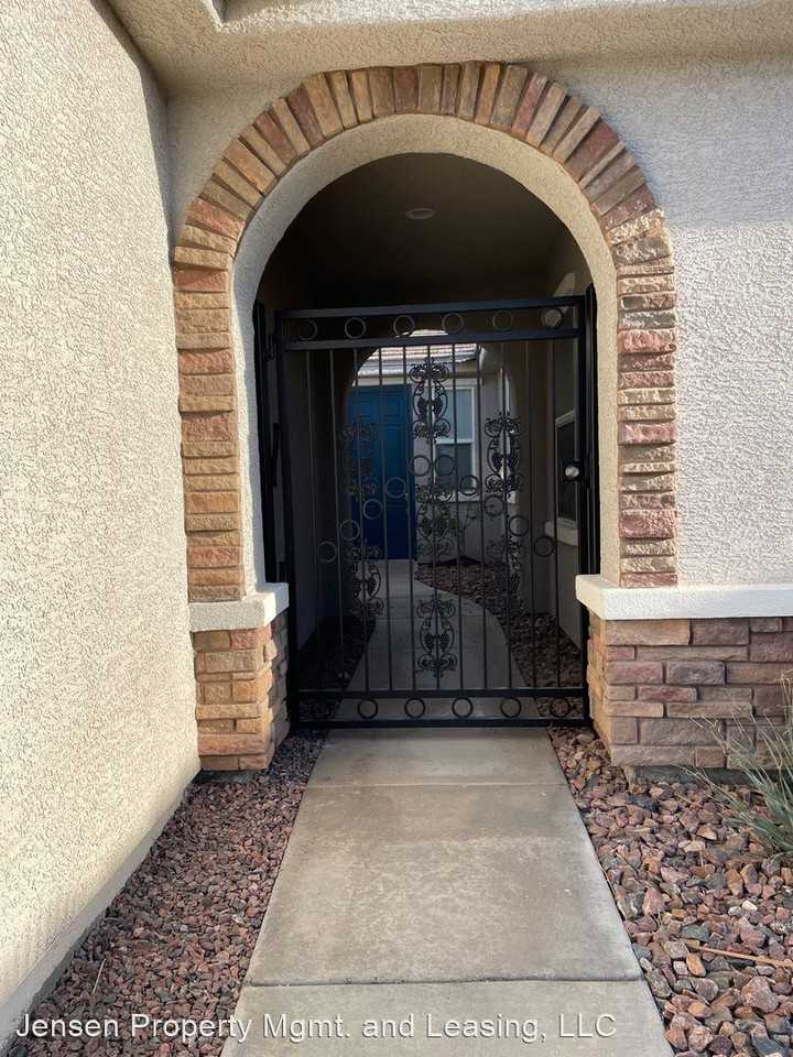 1416 Oakmont Ct - Photo 2 of 21