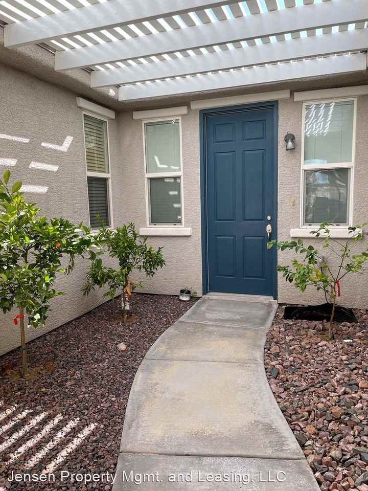 1416 Oakmont Ct - Photo 3 of 21