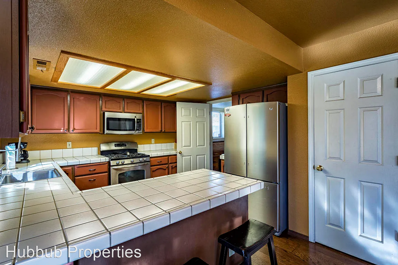 550 Armando Ave - Photo 3 of 12