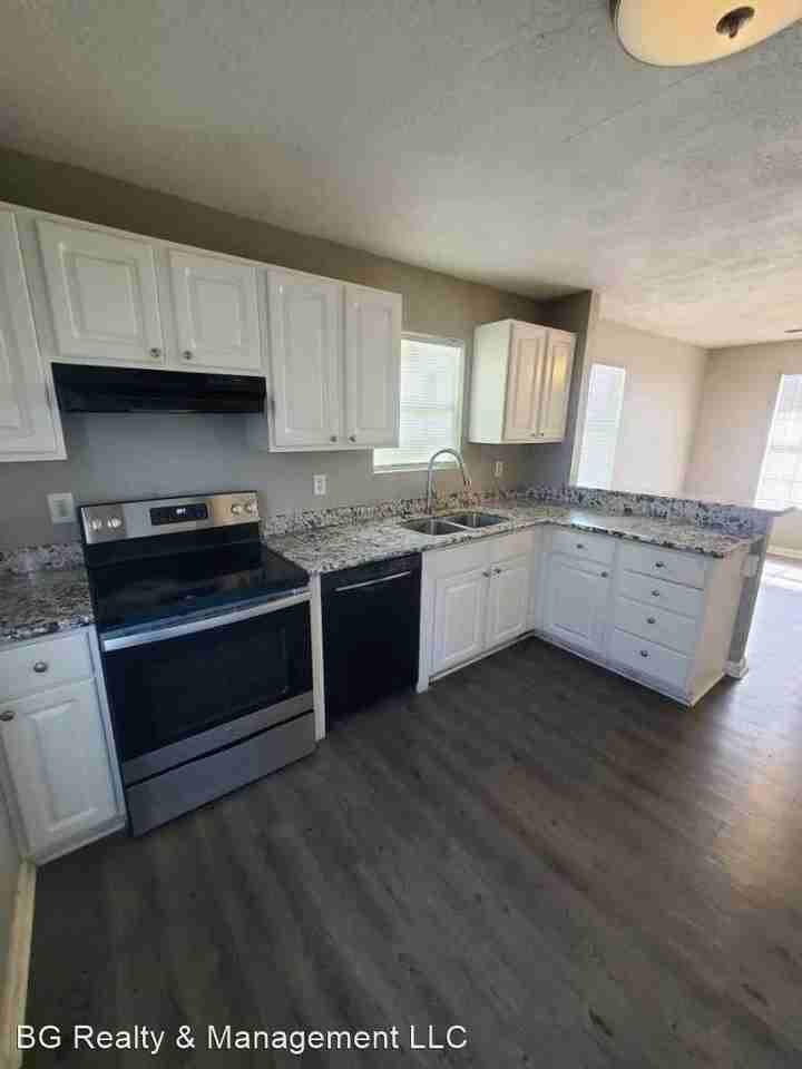 1705 Booker St - Photo 2 of 9