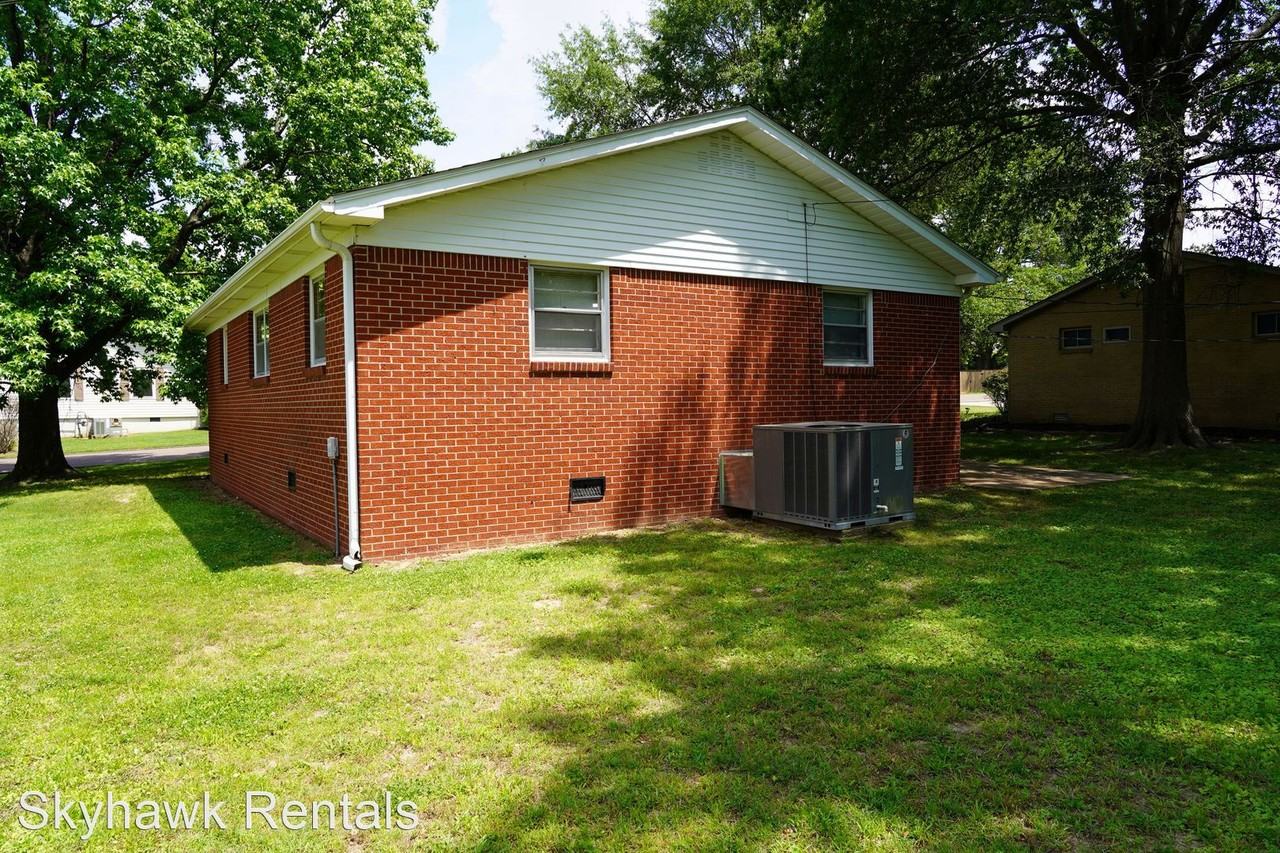 111 Edgewood St - Photo 2 of 9