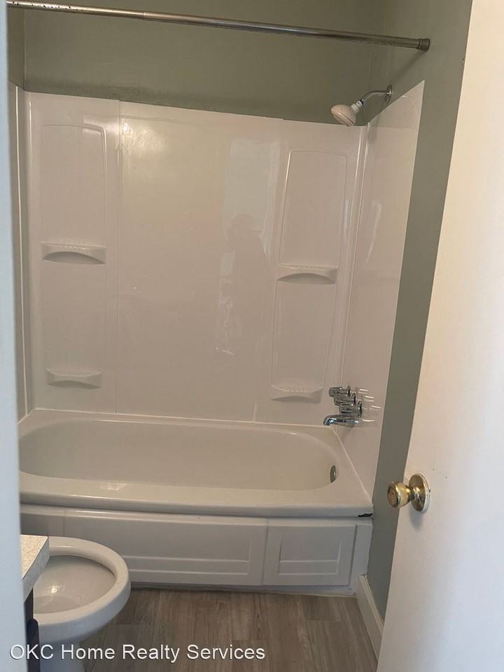 112 W Beech St - Photo 3 of 15