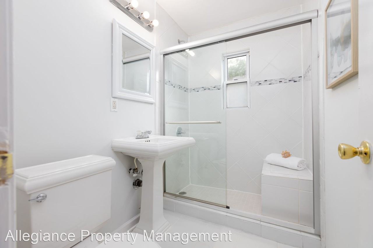 2021 S Quincy St - Photo 3 of 24