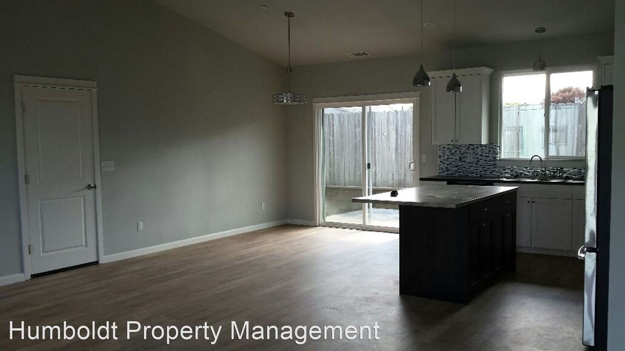 1296 N Park Ln - Photo 3 of 18